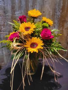 SUNFLOWER AND ROSE BOUQUET – Jen-mor Florist Inc, Dover DE