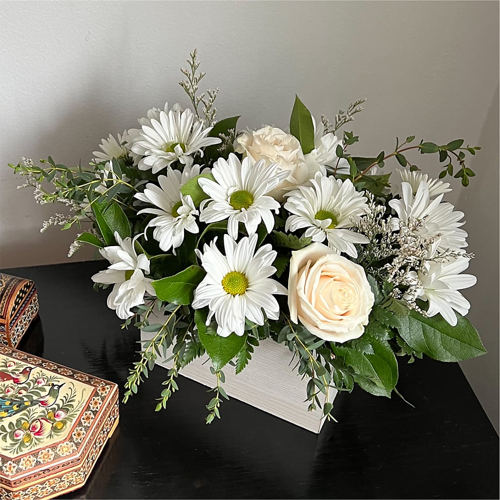 Fresh Linen Box Bouquet –  Jen-mor Florist Inc, Dover DE