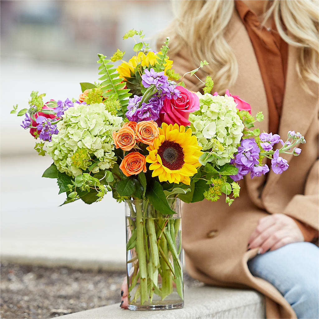 Vibrant Greetings Bouquet –  Jen-mor Florist Inc, Dover DE